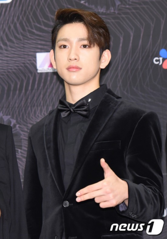 EXO泫雅f(x)GOT7出席2015MAMA发布会 su