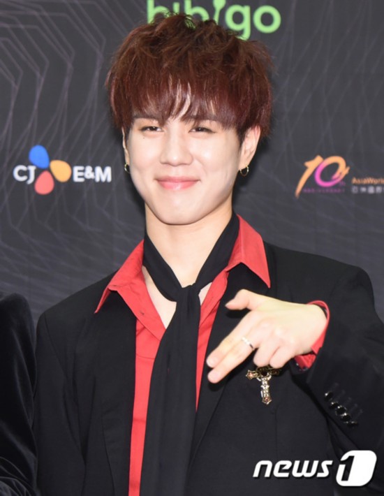 EXO泫雅f(x)GOT7出席2015MAMA发布会 su