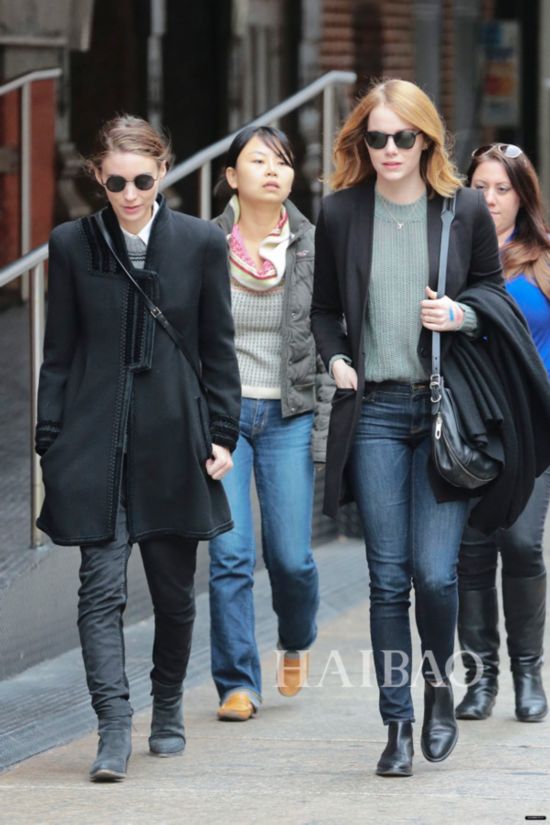 ꡤ˹ͨ (Emma Stone) ³ݡ (Rooney Mara) ŦԼһ