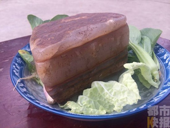 商洛山阳猪肉石肥瘦相间以假乱真 狗扑上去就