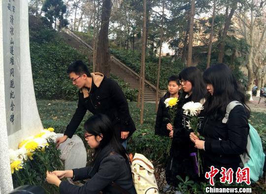 �Ӻ���ѧ��ѧ���ǻ��Է���Я�ջ�����������ɽ�Ͼ�����ɱ����ͬ�����ǰ��������ȥ��ͬ���� ʢ�� ��