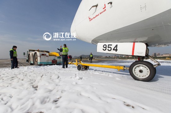 怎么破100人口飞机_吞吐量破100万人 包头机场晋级 百万空港(3)