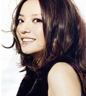 赵薇素颜现身机场 揭赵薇老公黄有龙个人资料