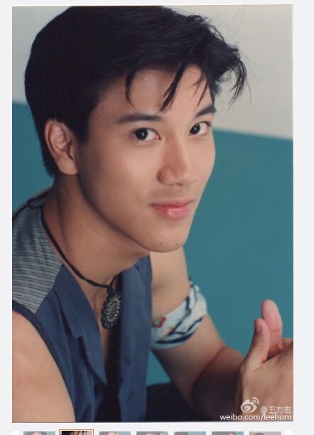 王力宏晒20年前青涩旧照 穿<em>马甲</em>秀<em>肌肉</em>(组图)-