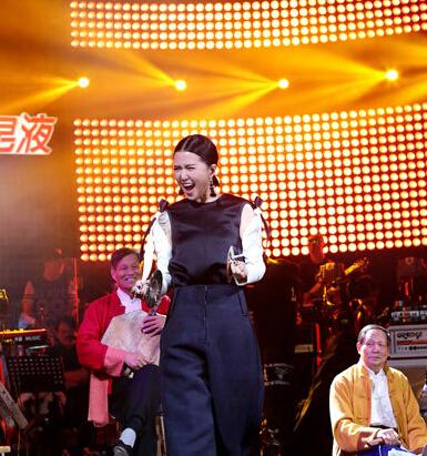 谭维维在中国之星大唱另类摇滚 观众回应:太