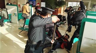 西宁城西公安分局黄河路派出所开展暴力冲击金