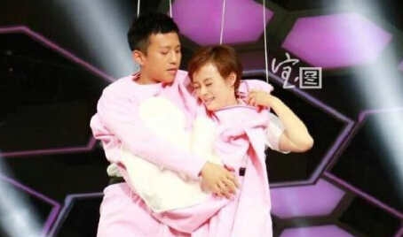 孙俪邓超合体录制《快乐大本营》 大秀恩爱精