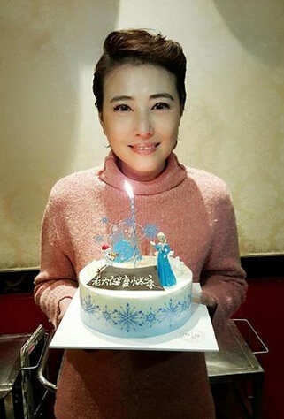 周海媚办生日派对 揭周海媚小7岁男友资料两人