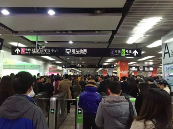 上海地铁2号线早高峰突发故障 大量乘客被滞留【组图】--安徽频道--人民网