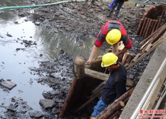 南京溧水大西门护城河打桩清淤 整治河道