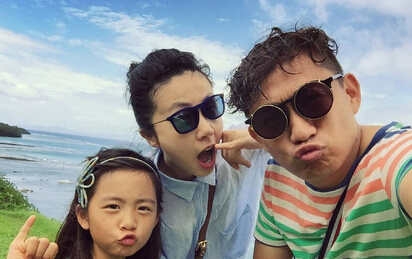 44岁黄磊生日晒全家福 黄磊与老婆孙莉师生恋