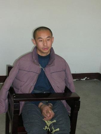 少年因看小说受阻杀死老师 图揭全球变态杀人