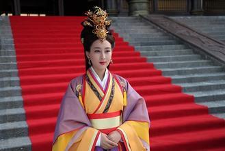 马苏化身魏夫人强势出场 三人之战拉开帷幕     古装业良剧《芈月传》