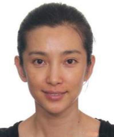 又一拨明星证件照曝光:范冰冰高低眉 霸气十足