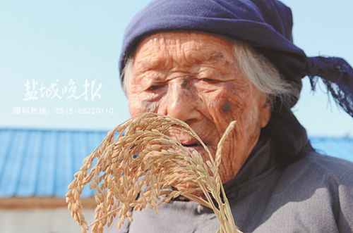 盐城101岁老人养生经:三餐素为主 从不吃冷食