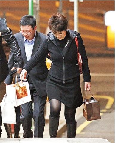 TVB女星关菊英公开出柜 盘点已近中年还玩出