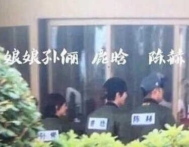 邓超为蜡像量身 曝孙俪上跑男南京录制花絮撕名牌把邓超撕碎