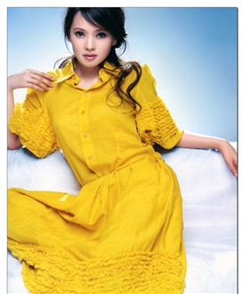 伊能静赴前夫住所秦昊门口抽烟等待 揭伊能静