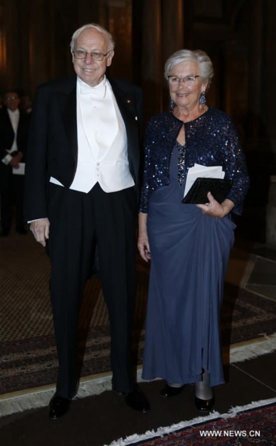 Nobel Prize in Chemistry 2015 laureate, Swedish-born British scientist Tomas Lindahl (L), attends the royal banquet for Nobel laureates at Royal Palace in Stockholm, Sweden, Dec. 11, 2015