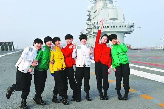 我国首艘航母辽宁舰首位女士官长身份公开(图