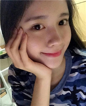 18岁最美最萌军训校花来袭:出生于1997年的广东揭阳女生近日晒出