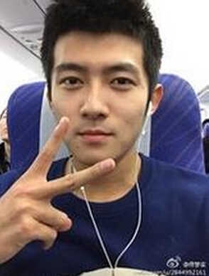 《一年级》佟梦实逼哭老师与宋妍霏暧昧 个人