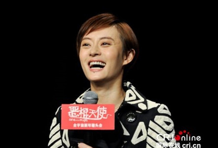 孙俪奉送表情包 自称生活中就很二 揭孙俪整