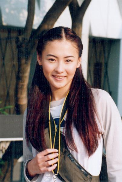 张柏芝停车遭嫌弃撒娇致谢 素颜现身颜值虽高也难回从前