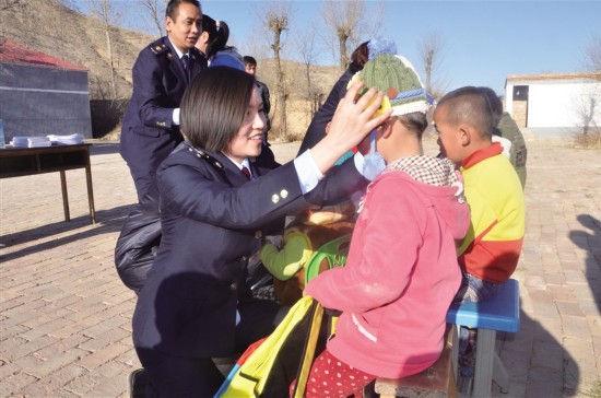 海东乐都国税局青年志愿者服务队开展扶贫帮困