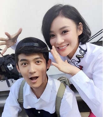 《一年级》佟梦实逼哭老师与宋妍霏暧昧 个人