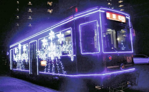 日本“冰雪電車”浪漫始發光影點亮冬夜（組圖）