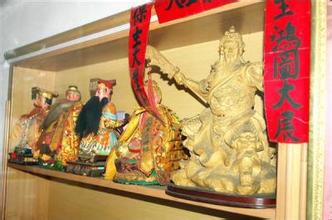 男子偷神像回家供奉 称受土地公召唤心生窃意