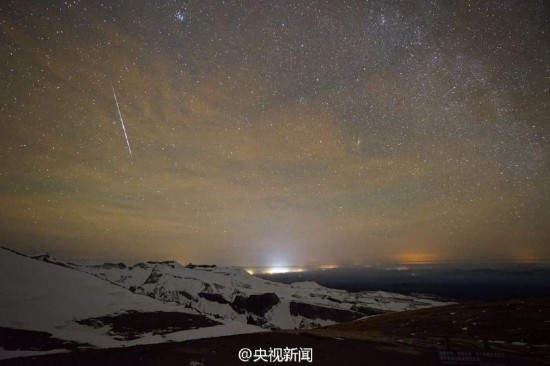 双子座流星雨来临 长白山夜空璀璨