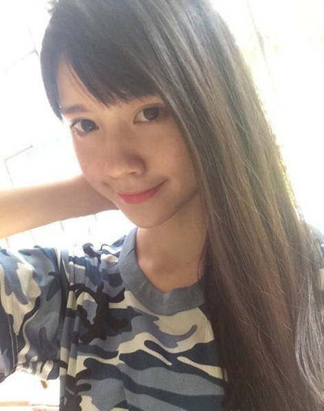 广东18岁女高中生晒侧边获赞最萌自拍校花丸子头绑法图片