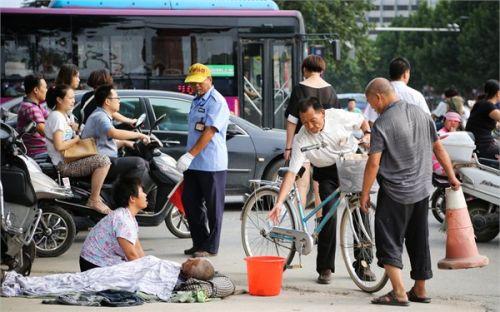 乞丐开宝马上班月薪上万 揭秘八大乞讨骗局防