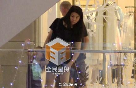 钟汉良妻女曝光疑隐婚生子 钟汉良吻戏壁咚揭