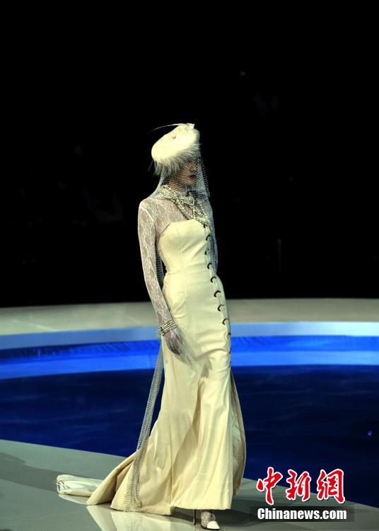 武汉国际时装周 高定时装亮相