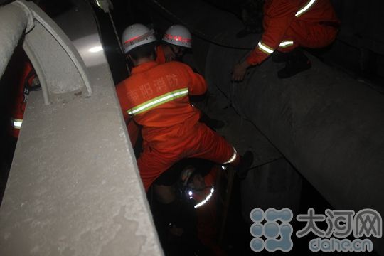 南陽最美消防員夏國慶 寒夜跳入冰河營救落水男子 
