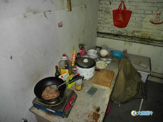 1岁大女婴被继母虐待致死 知情人称孩子身上的