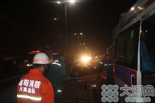 南陽最美消防員夏國慶 寒夜跳入冰河營救落水男子 