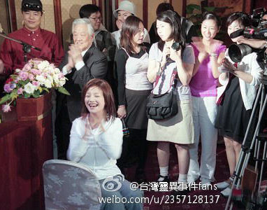 赵薇范冰冰15年前亲密照曝光 还珠姐妹命运大