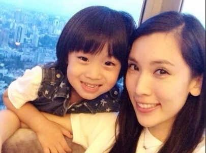 王诗龄头戴大花恬静可人 曝王诗龄代言费七位