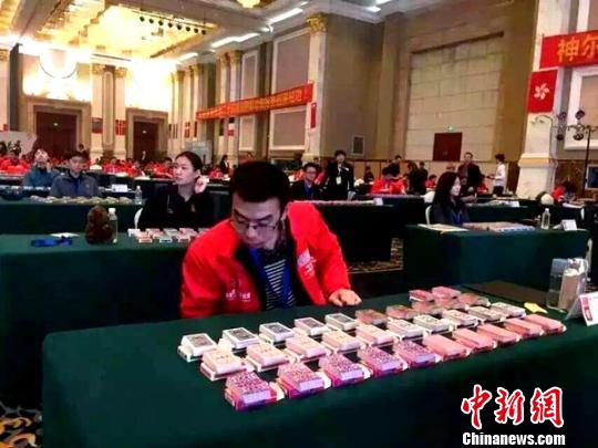 中国选手一小时记忆31副扑克牌 打破尘封四年