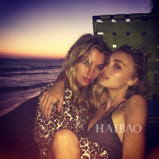 新天使麻豆斯特拉·麥克斯韋 (Stella Maxwell) 和莉莉-羅斯·德普 (Lily-Rose Depp)