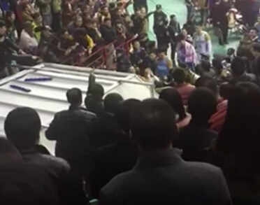 郭艾伦被砸到视频曝光 揭郭艾伦空姐女友王俪