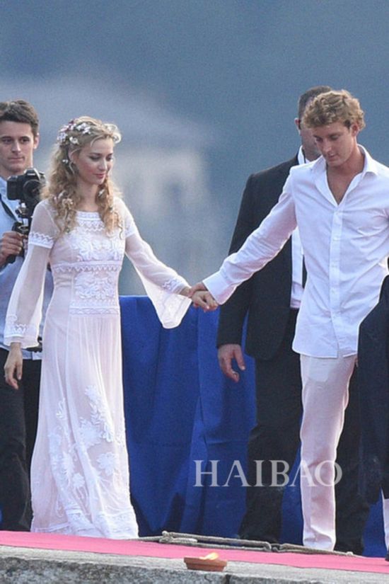 ǭl֮JPdԩ_ (Pierre Casiraghi) PmBeatrice BorromeoAȨӦ Alberta Ferretti