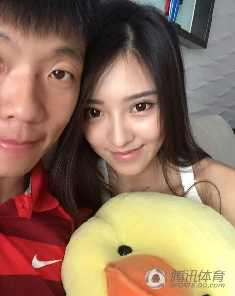 女大学生零下3度泳装走秀美丽冻人 组图:体坛