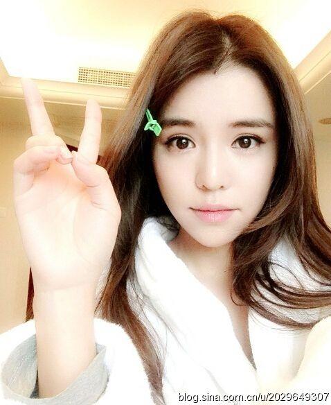  柯震东疑泄恋情  揭柯震东李毓芬新恋情穿情侣