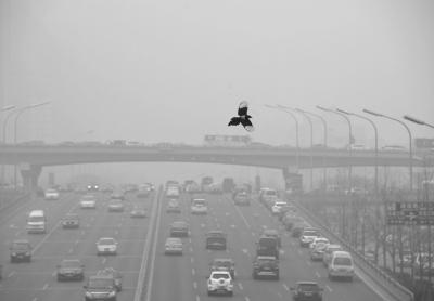 北京红警期间污染物排放降三成 PM2.5峰值浓