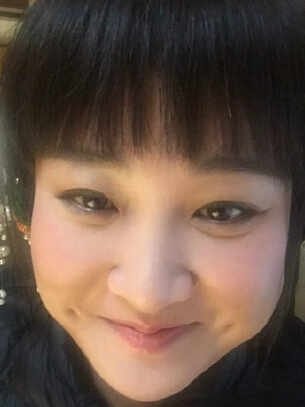 贾玲晒尖下巴 娱乐圈"丑女"昔年轻时候竟是明艳照人的